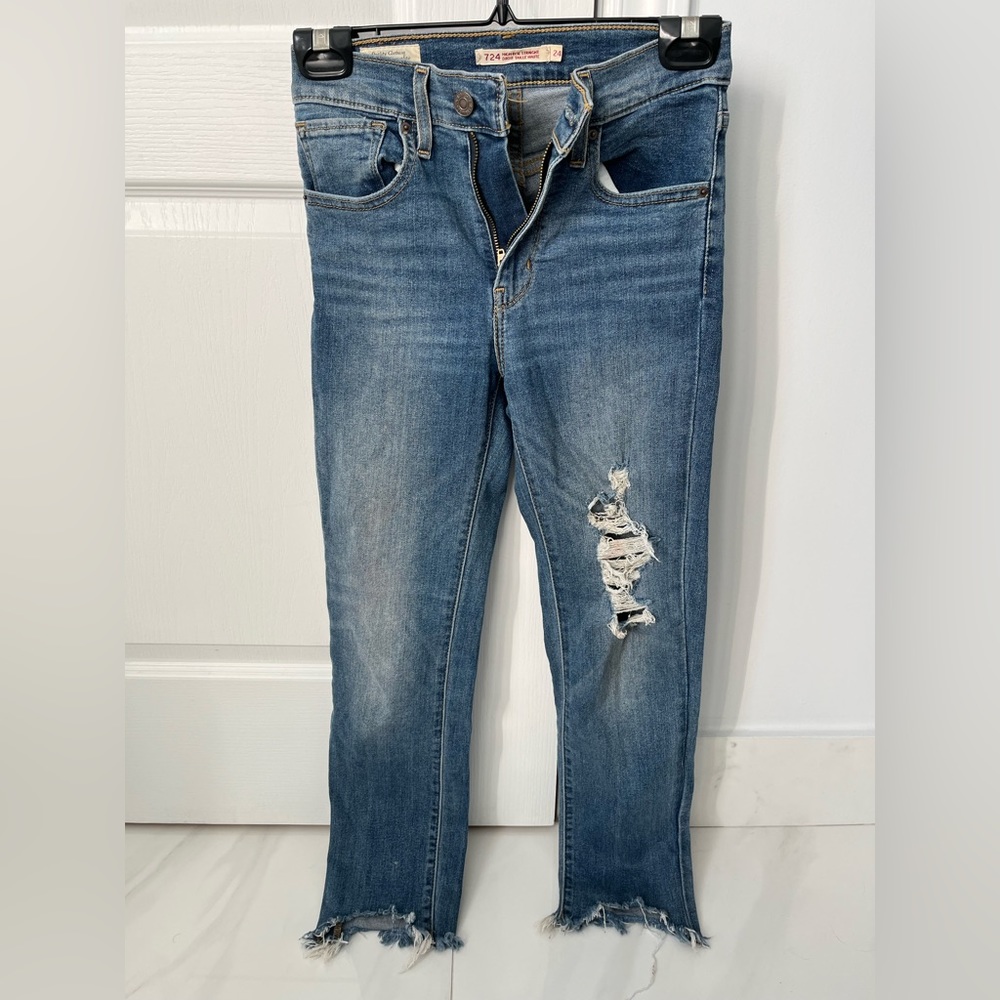 LEVI’S ripped jean